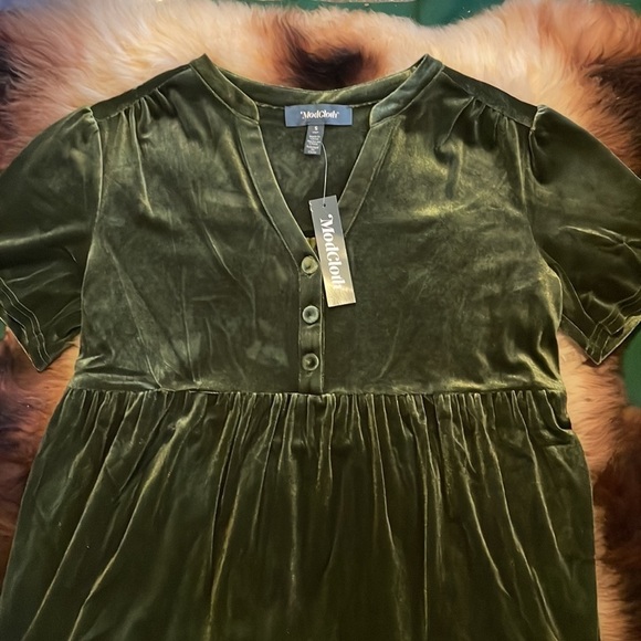 NWT ModCloth Green Short Sleeve Velour Mini Dress - Picture 2 of 6